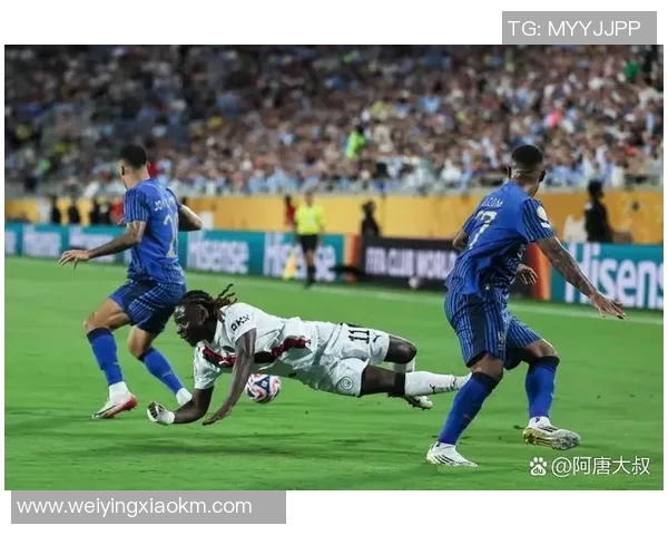 激情对决展开 足球赛场上的英雄角逐与精彩瞬间回顾